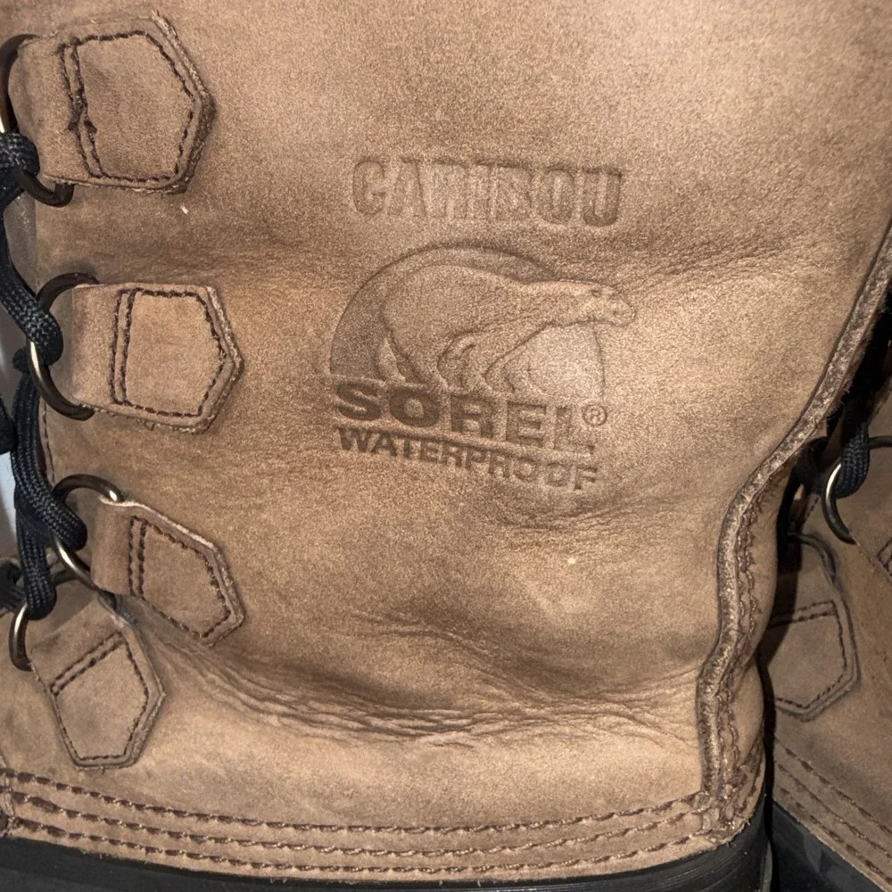 SOREL. CARIBOU WEATHERPROOF ROBUCK & LEATHER BOOTS SIZE  9